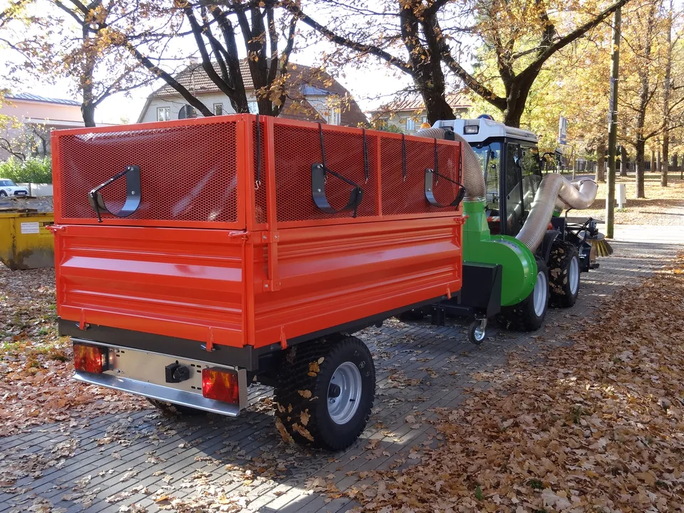 Přívěs na sběr listí UP220